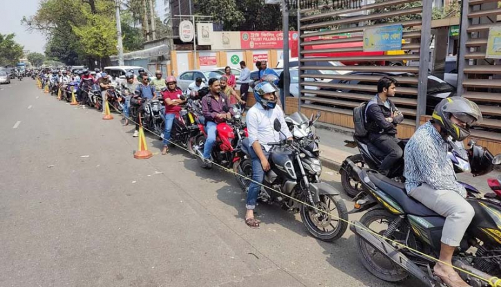 মোটরসাইকেল রাইড শেয়ার চালকরা দৈনিক ৫ লিটার তেল নিতে পারবেন